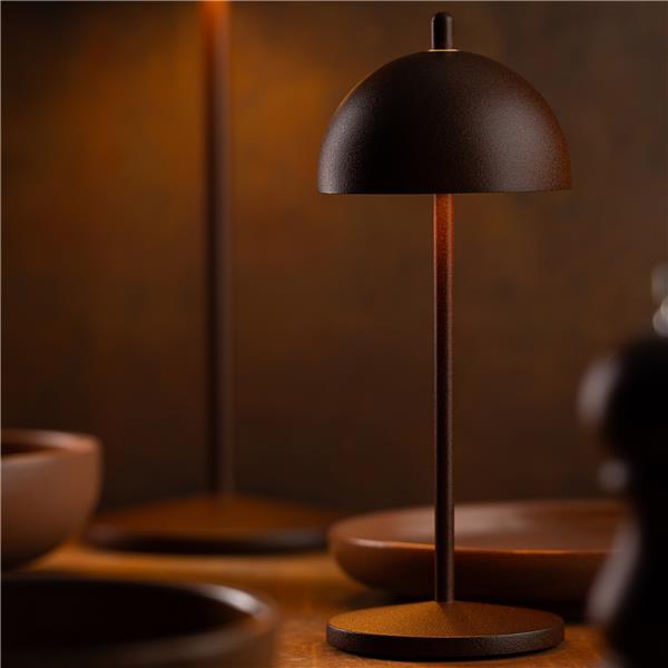 Cordless table lamp for restaurant