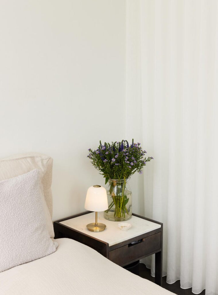 745470-Room-49-battery-table-lamp-Opal-Antique-Ambient