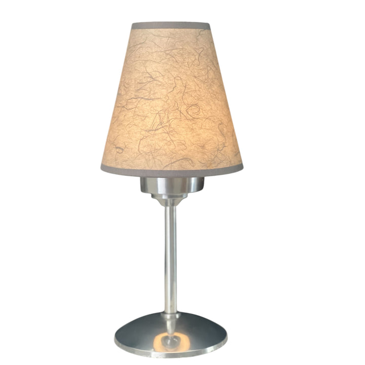 DRAADLOZE TAFELLAMP MET KAP