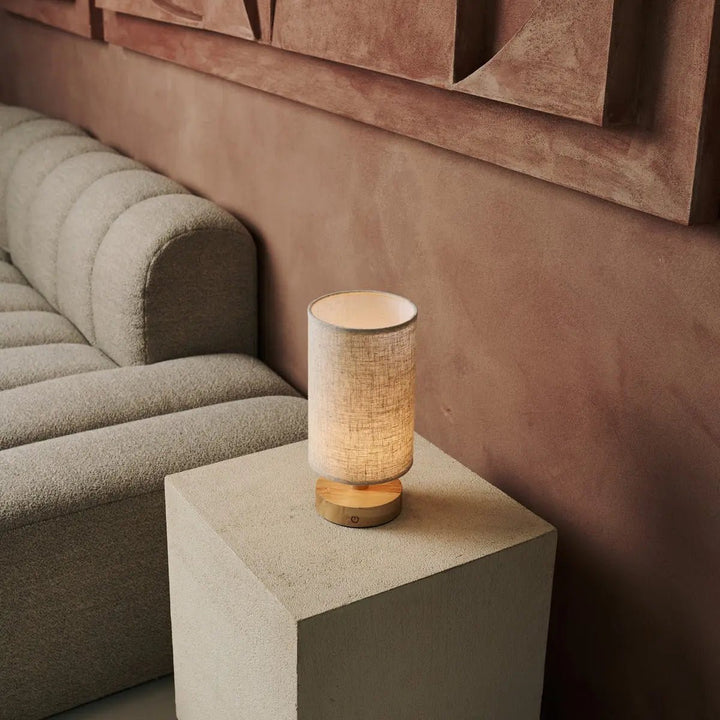 Lampe de table Ben en bois clair avec abat-jour tissu  SANS FIL