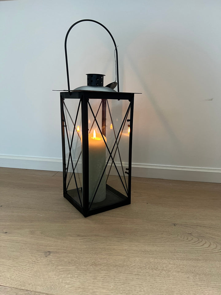 Lanterne noir  avec  4 vitres sur les cotées