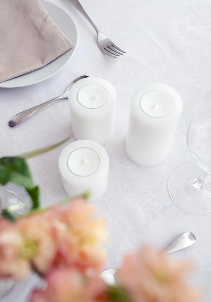 Set de 3 bougies permanentes Cornelius (hauteur 6/8/10 cm, Ø 6 cm), blanches, photophores résistants à la chaleur jusqu’à 90 °C
