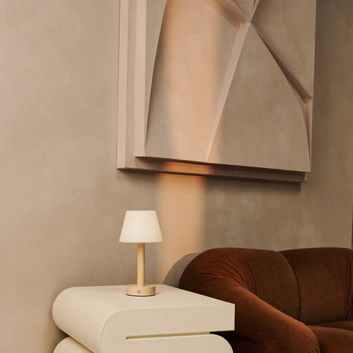 lampe de table rechargeable en bois avec abat jour