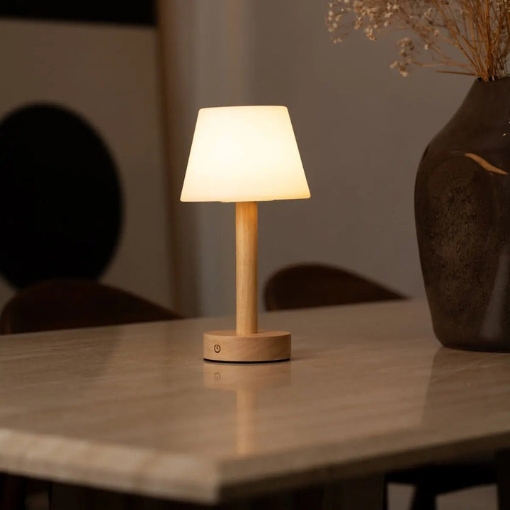 lampe de table rechargeable en bois avec abat jour clair