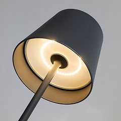 LAMPADAIRE LED RECHARGEABLE POUR RESTAURANT TERRASSE