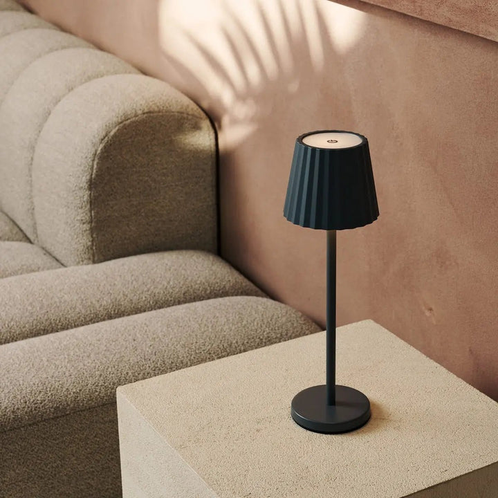 Lampe de Table – Stone Gray, Métal nervuré