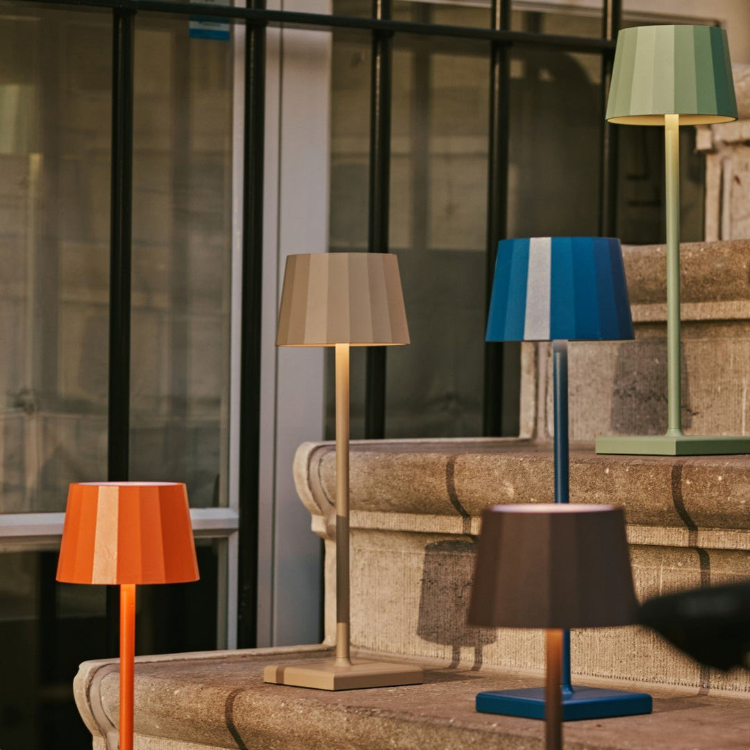 Ensemble combiné professionnel HORECA | 8 lampes de table rechargeables bleues Wouter  et sa station de recharge centrale