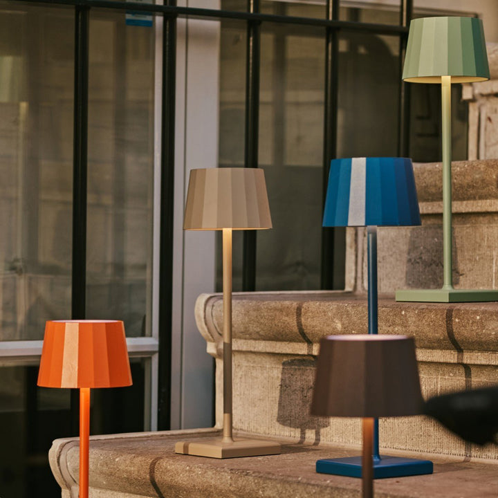 Ensemble combiné professionnel HORECA | 8 lampes de table rechargeables bleues Wouter  et sa station de recharge centrale