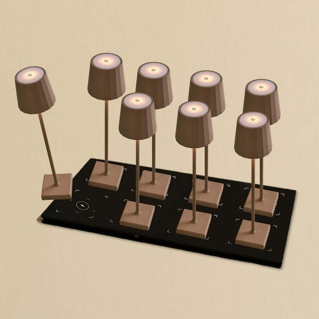 Combi Set Professional – 8 lampes de table rechargeables Wouter Koala Brown & 1 station centrale de charge sans fil avec technologie Qi