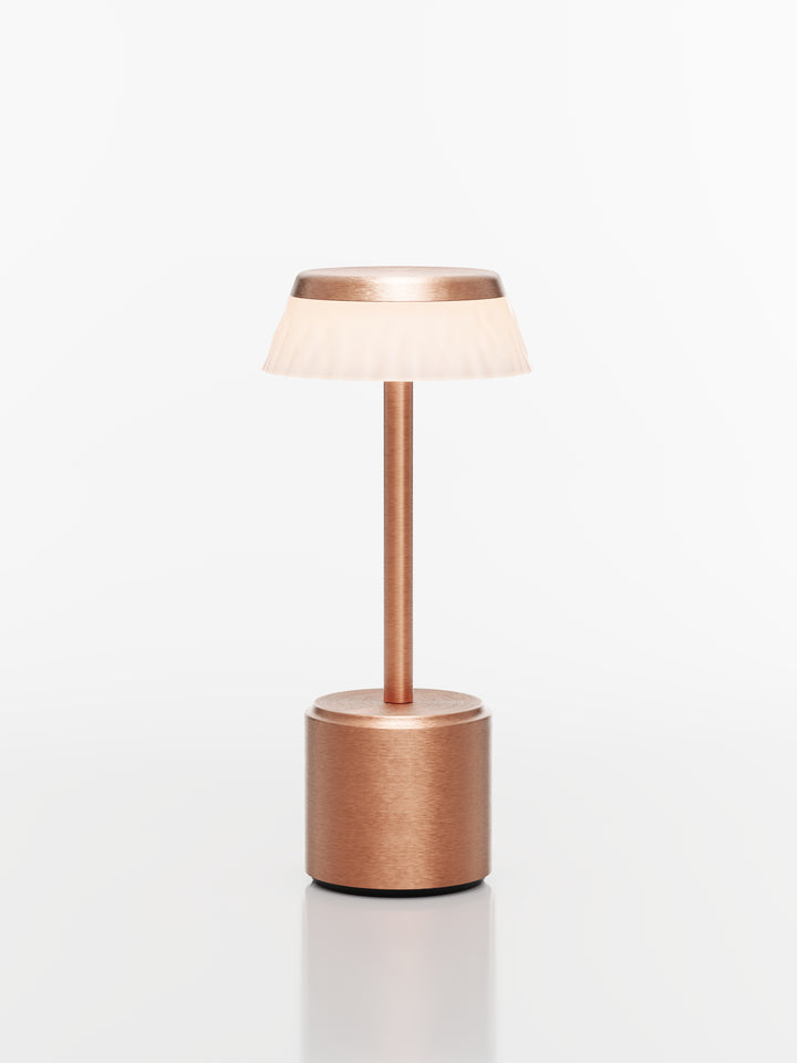 lampes  avec abat-jour  led rechargeables en cuivre pour horeca