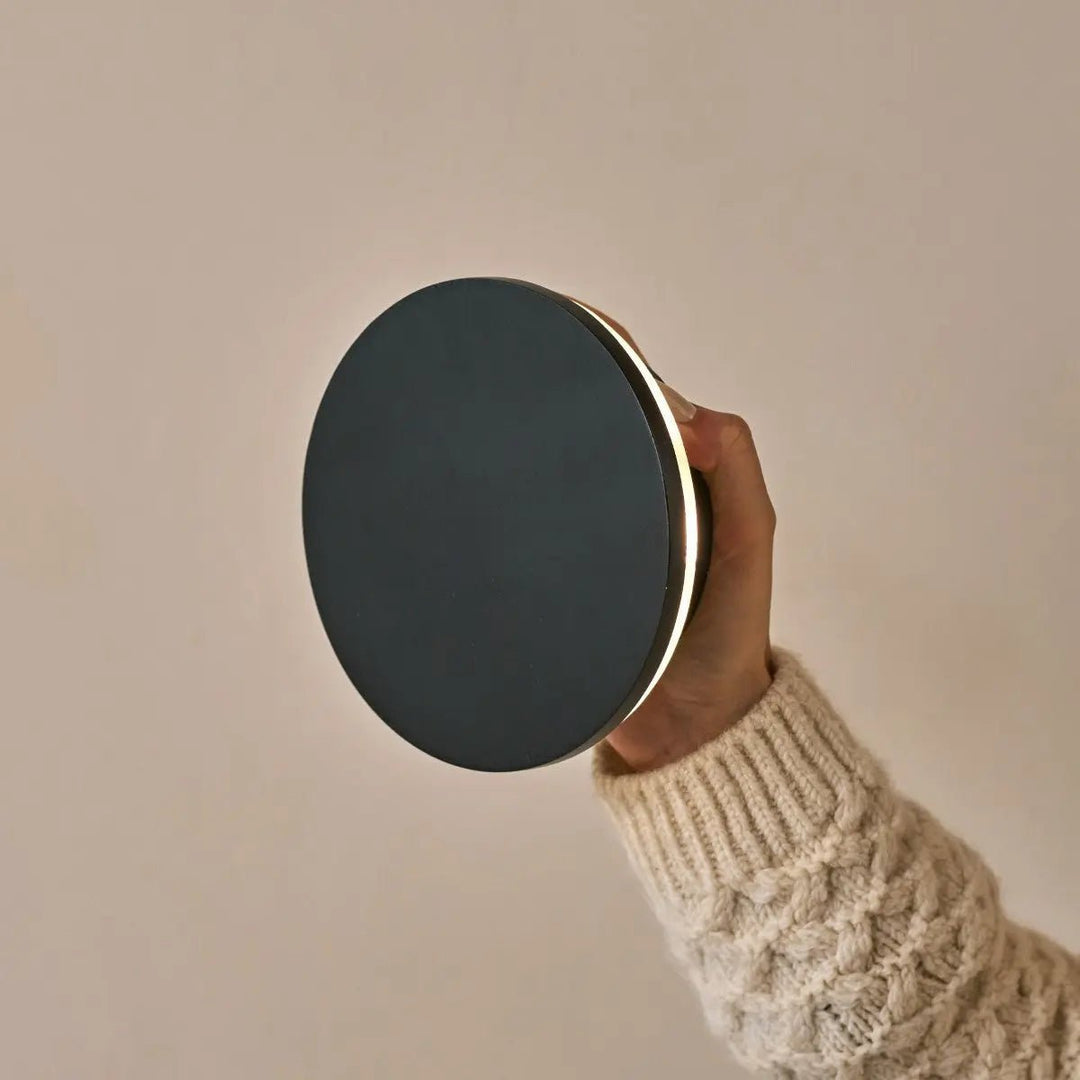 Applique murale sans fil noire Lou | Rechargeable et variable avec contrôle tactile – Lumière chaude 