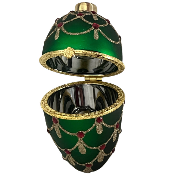 Ornement-Œuf de Noël en verre vert avec décor or et petits rubis - style Fabergé, 9 cm