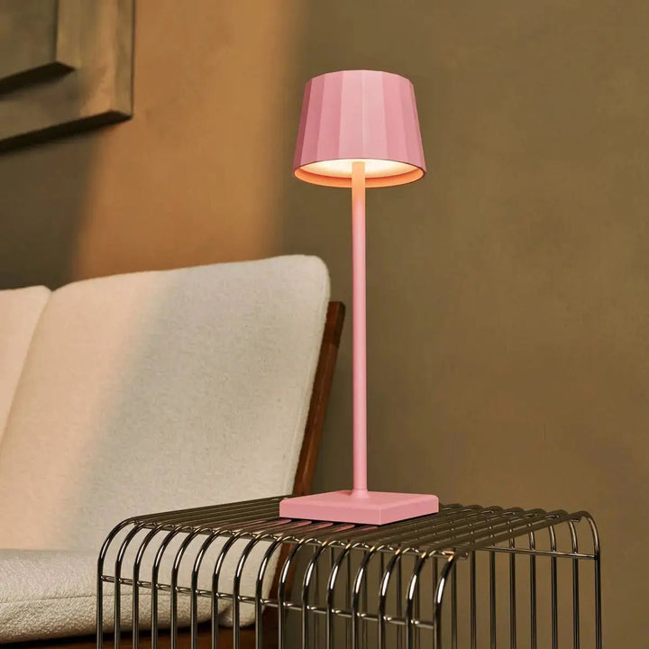 Combi Set Professional – 4 lampes de table rechargeables Wouter Flamingo Pink et 1 station de recharge sans fil avec technologie Qi