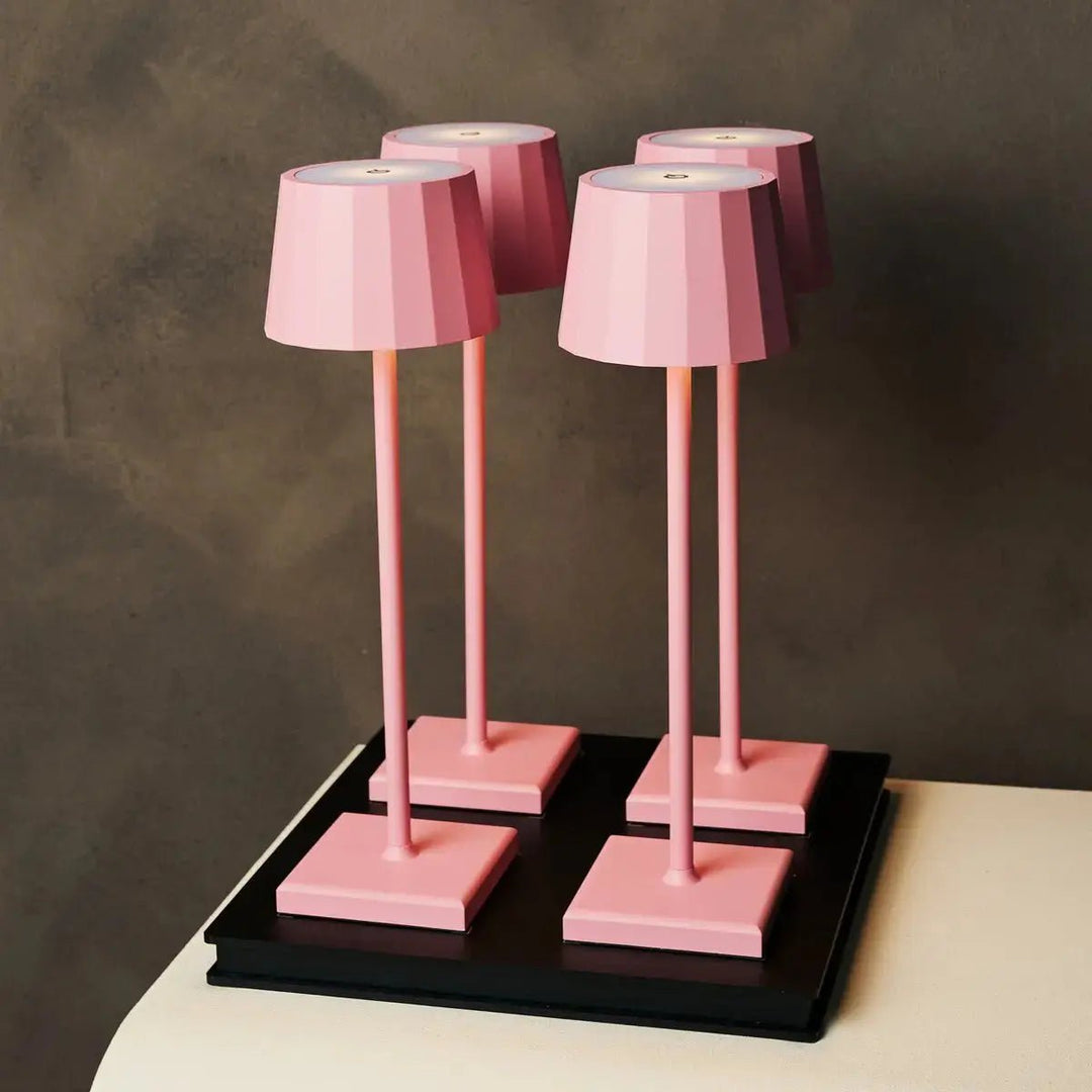 Combi Set Professional – 4 lampes de table rechargeables Wouter Flamingo rose et 1 station de recharge sans fil 