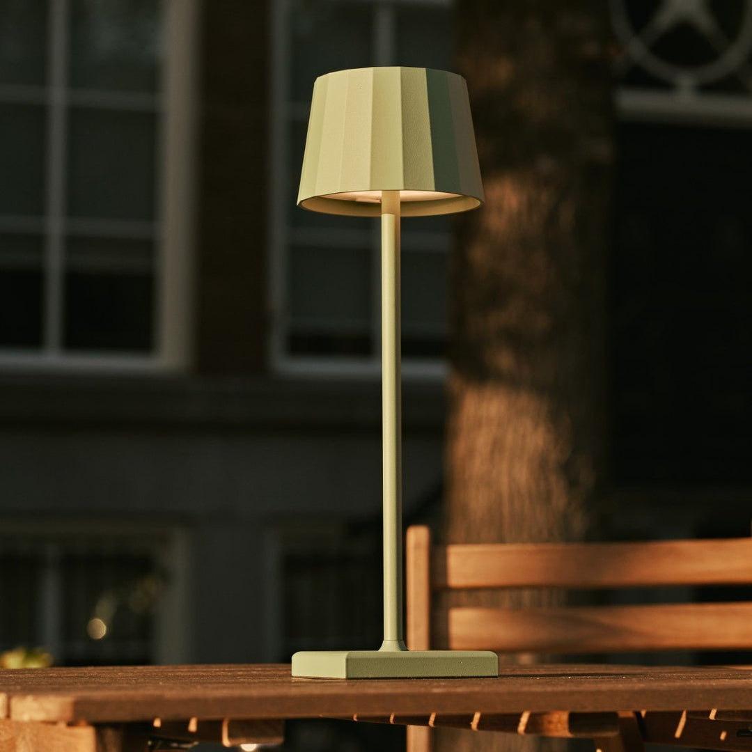 Combi Set Professional – 4 lampes de table rechargeables Wouter Sage Green et station de recharge sans fil 