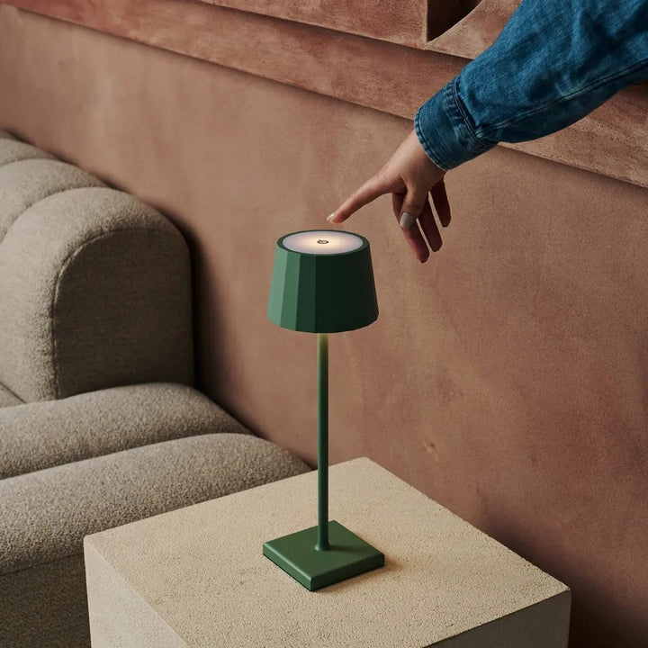 Combi Set Professional – 4 lampes de table rechargeables Wouter Sauge vert et 1 station de recharge sans fil 