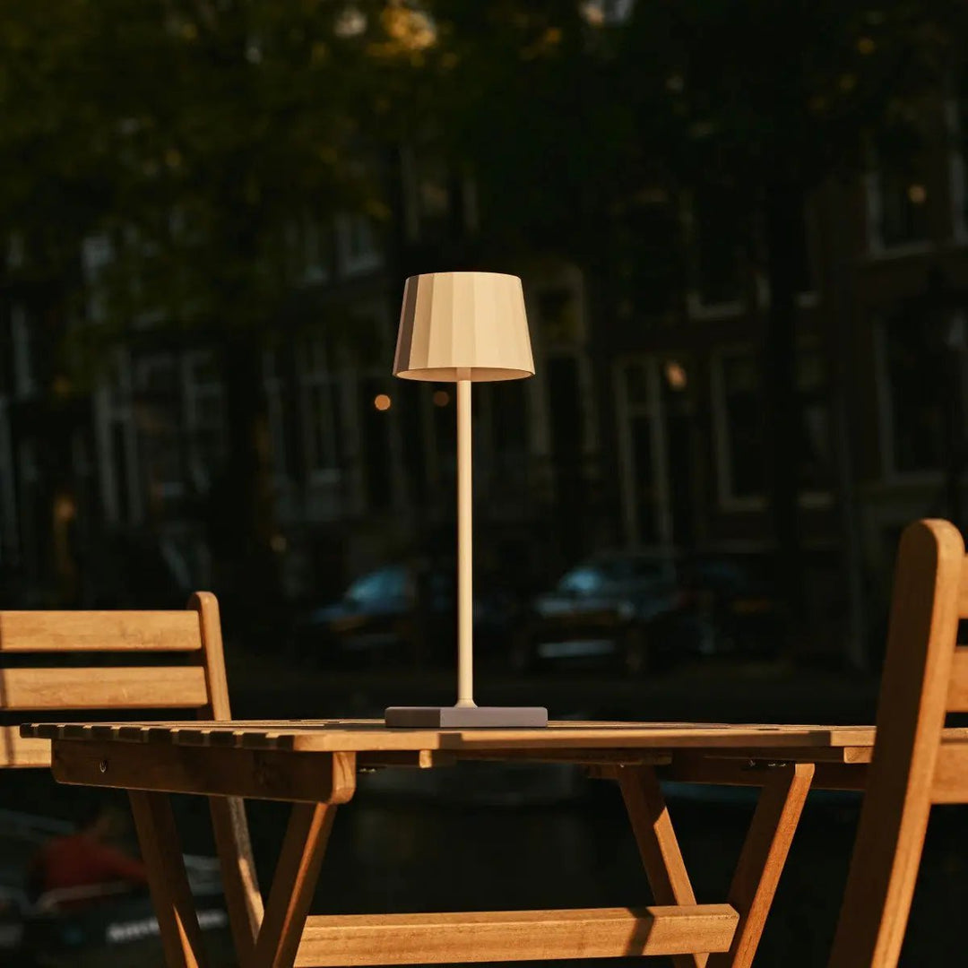 Lampe de Table Rechargeable William blanche pour terrasse restaurants