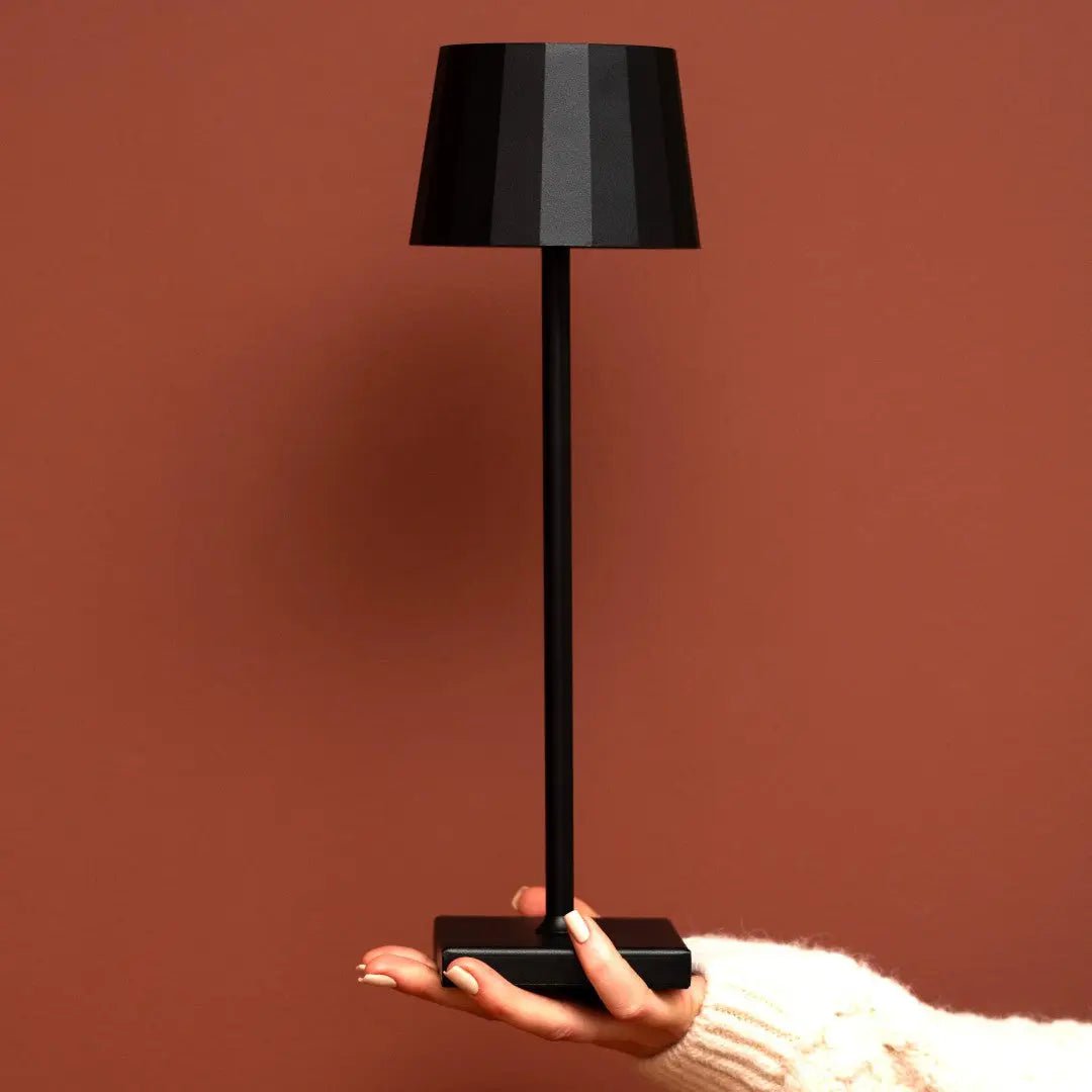 Lampe de table rechargeable en fer William Black 