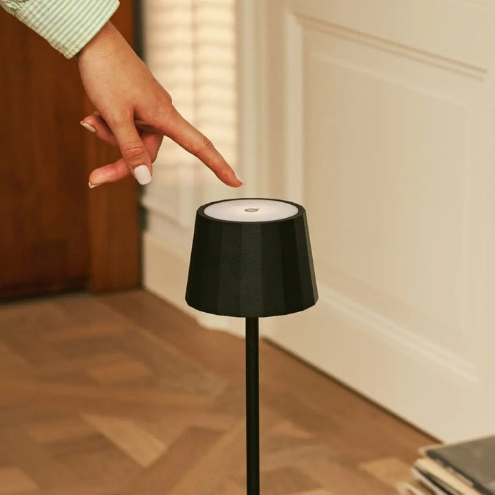 Lampe de table rechargeable en fer William Black – Batterie 120 heures