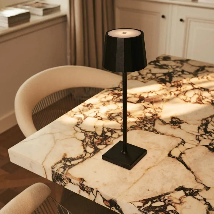 Lampe de table rechargeable en fer William Black – Batterie 120 heures, intensité variable HORECA
