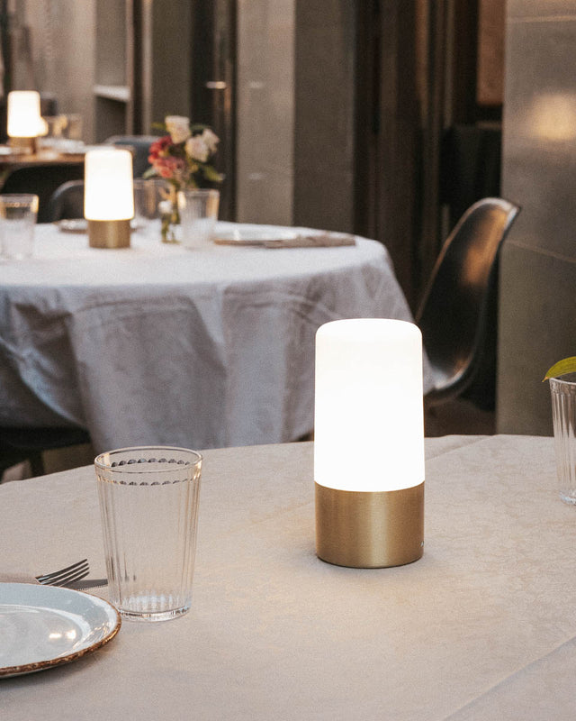 Set MAIA Doré– 9 lampes de table rechargeables sans fil + station de charge horeca