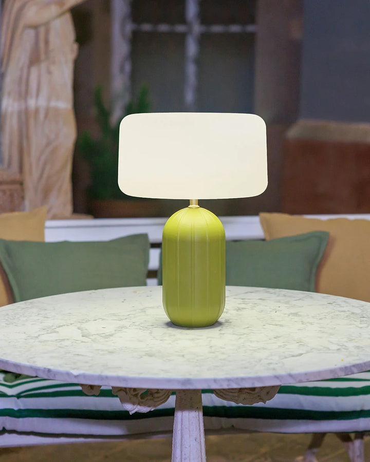 Lampe solaire et rechargeable pour la terrasse