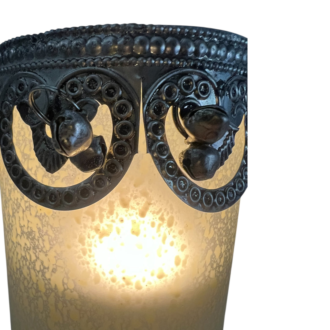 Photophore en verre crème tacheté avec des  clochettes 