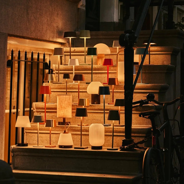 Lampe murale rechargeable en bois noir Ted | Éclairage sans fil et Éclairage à intensité réglable.