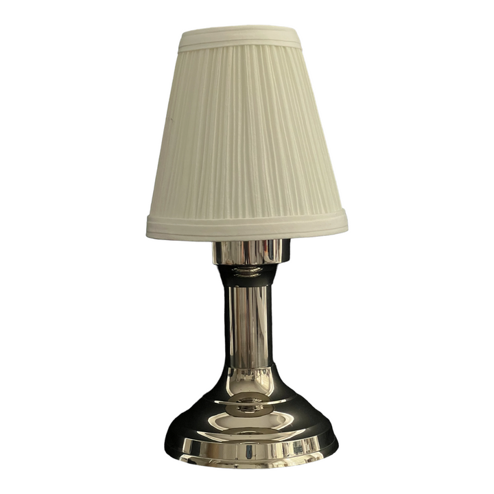 Lampe New York argenté avec abat-jour effet bougie rechargeable pour horeca